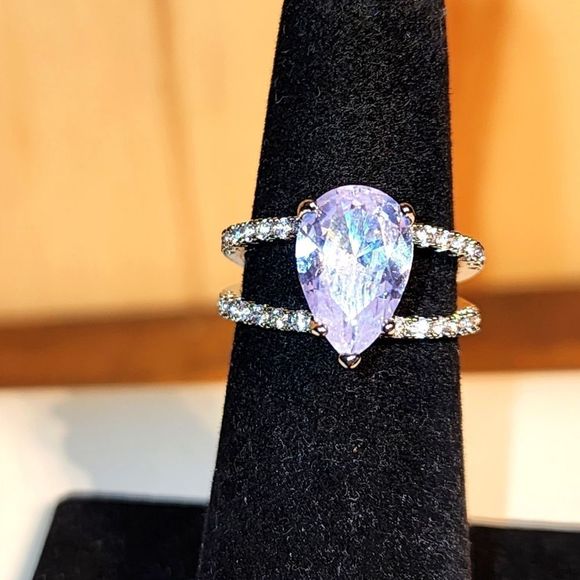 Jewelry - TEARDROP DOUBLE BAND RING